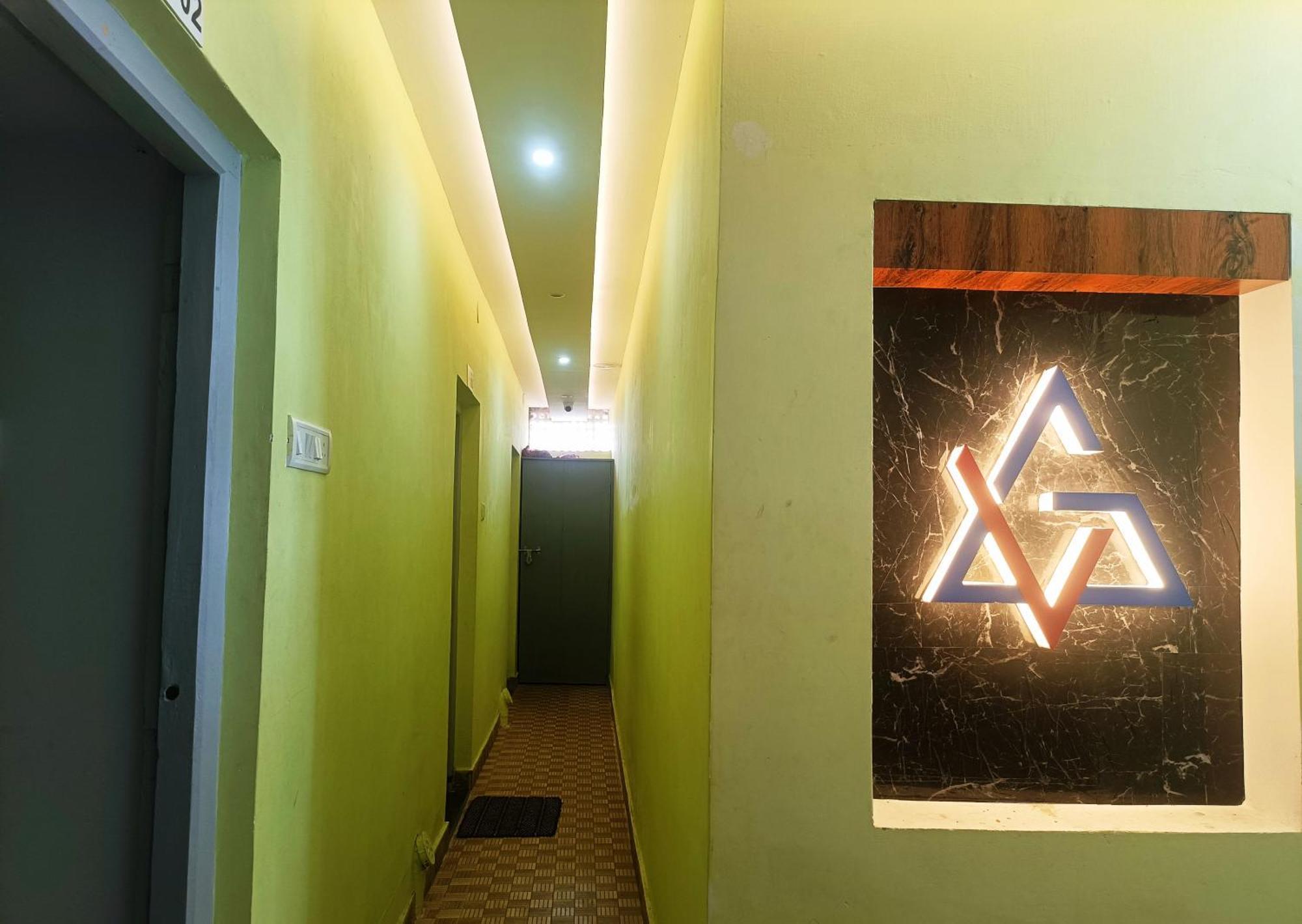 Hotel Grand View Пури Екстериор снимка