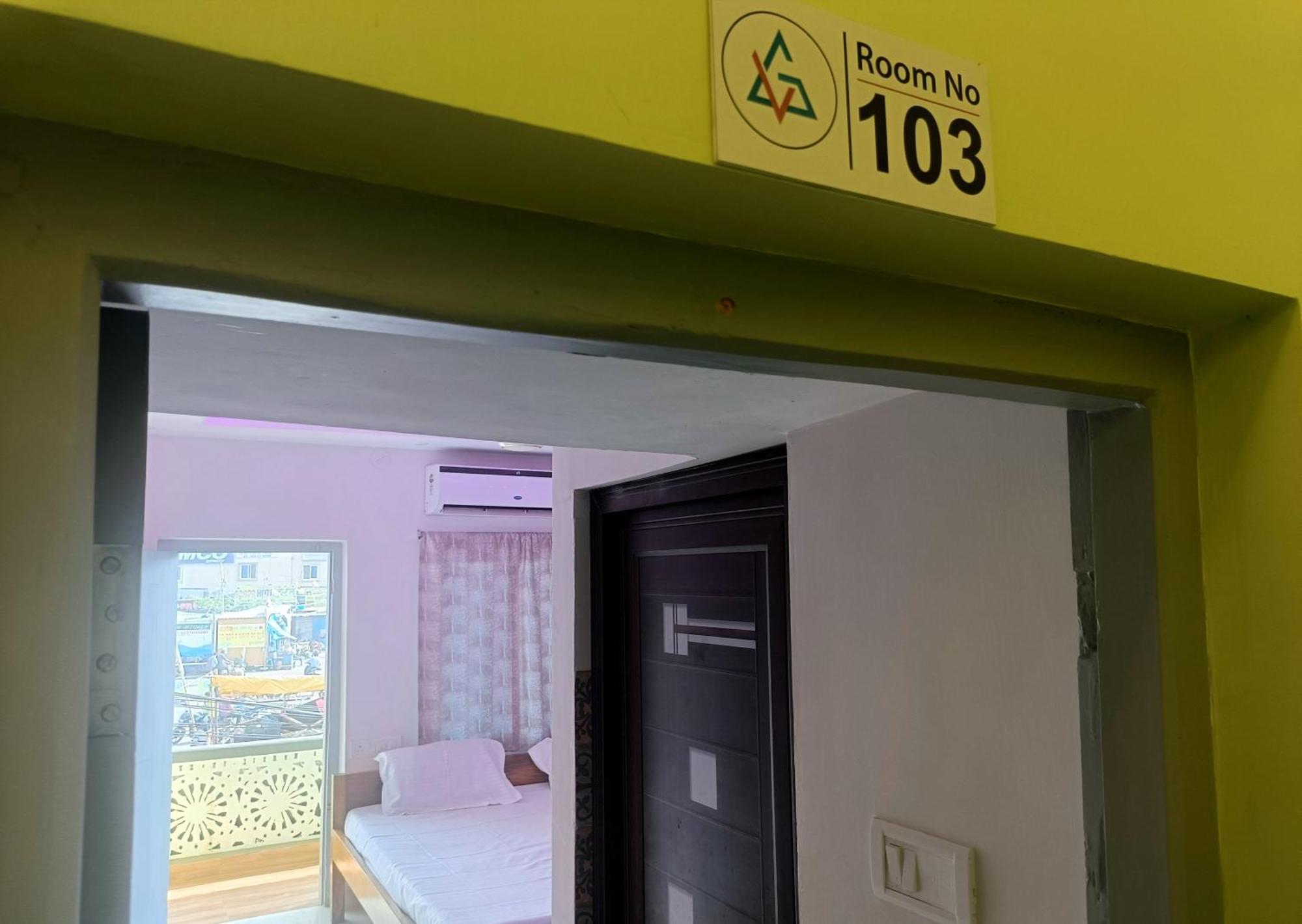 Hotel Grand View Пури Екстериор снимка